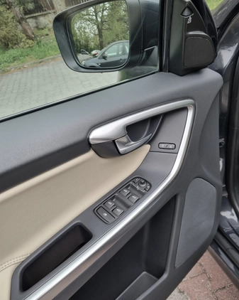 Volvo XC 60 cena 103900 przebieg: 132000, rok produkcji 2017 z Kraków małe 172